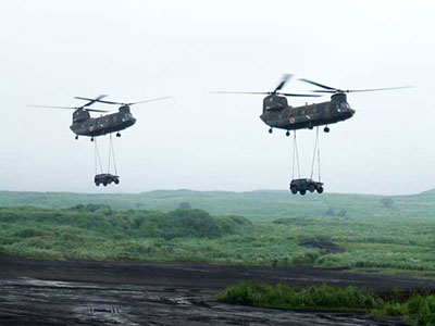 CH-47J＋軽装甲機動車