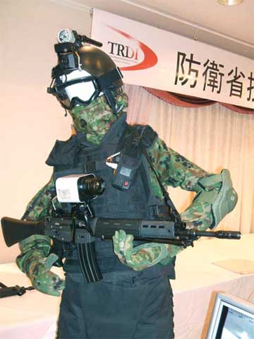 防衛省のモビルスーツはマネキンか